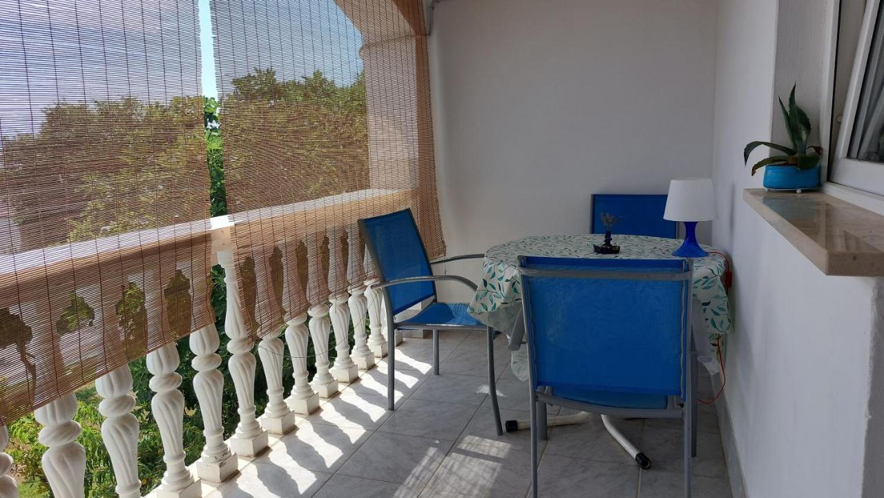Arts Room Jasmina With Sea View Bikers And Pets Are Welcome Starigrad Paklenica Zewnętrze zdjęcie