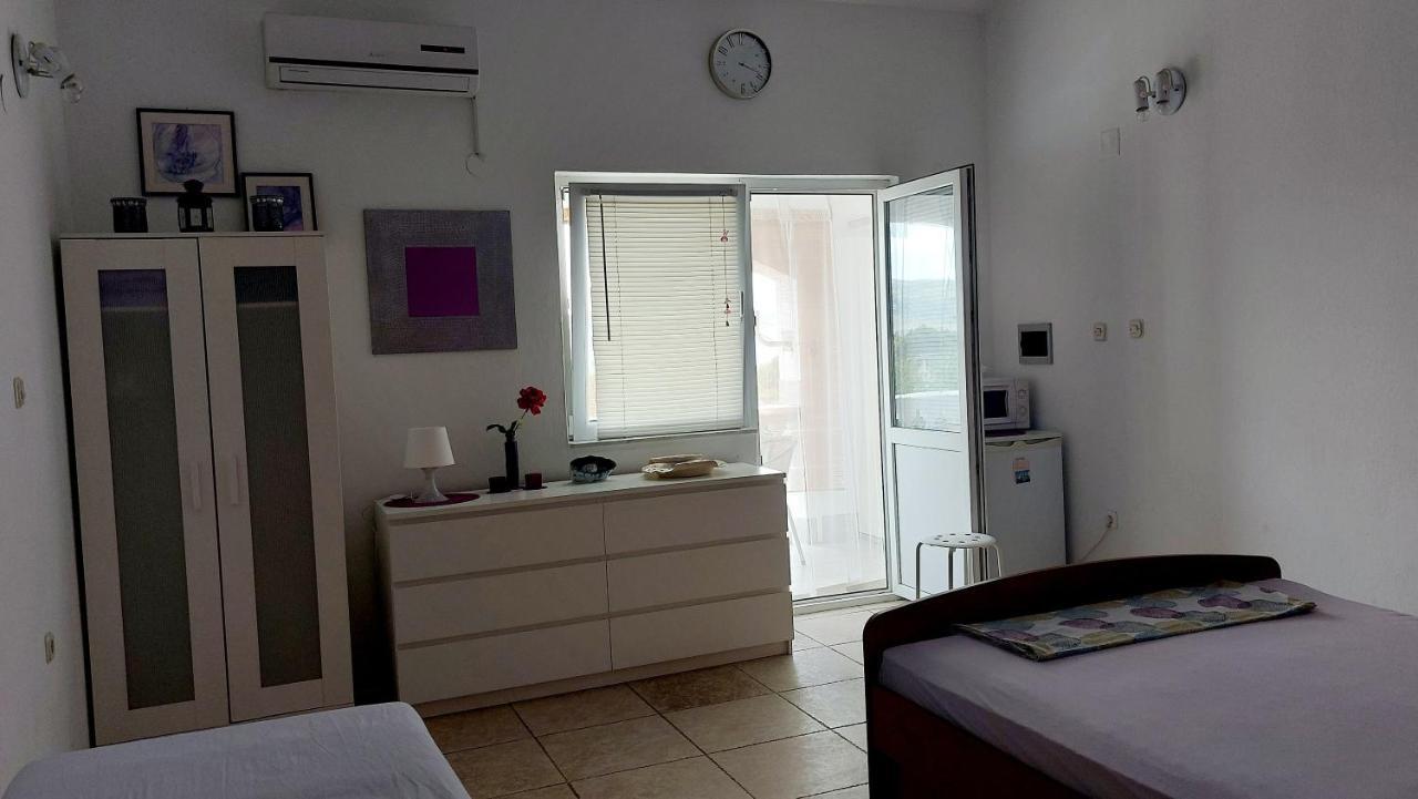 Arts Room Jasmina With Sea View Bikers And Pets Are Welcome Starigrad Paklenica Zewnętrze zdjęcie