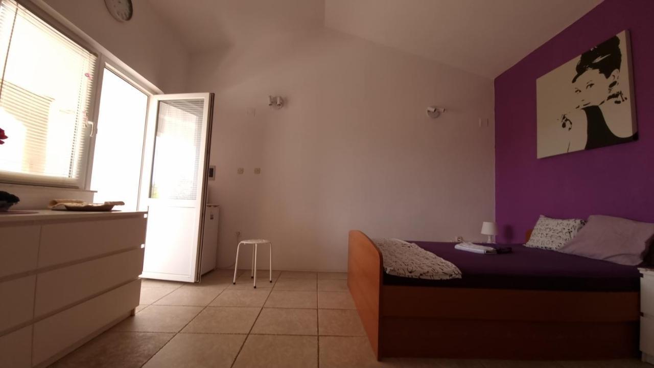 Arts Room Jasmina With Sea View Bikers And Pets Are Welcome Starigrad Paklenica Zewnętrze zdjęcie